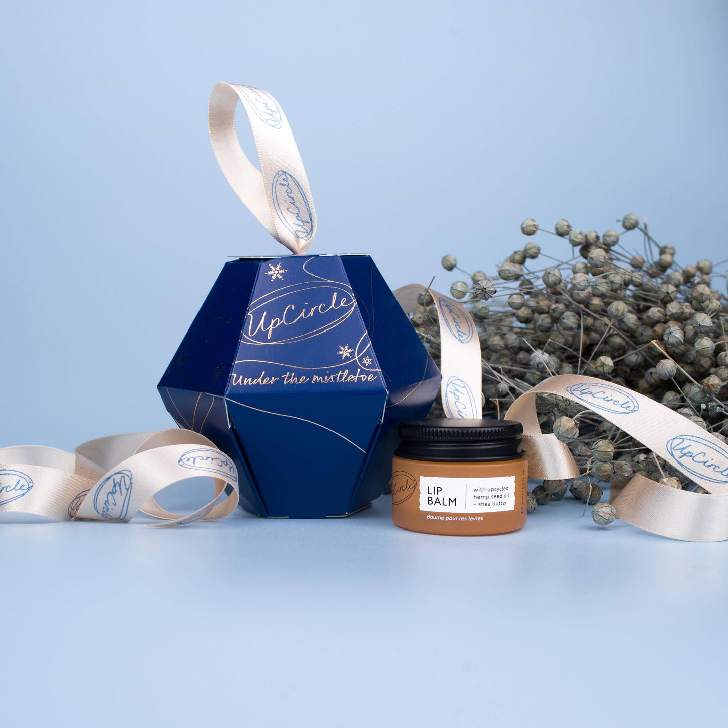 UpCircle Christmas Bauble - Under the Mistletoe