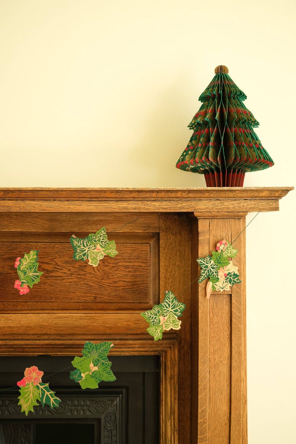 Holly and Ivy Printed Paper Sewn Garland