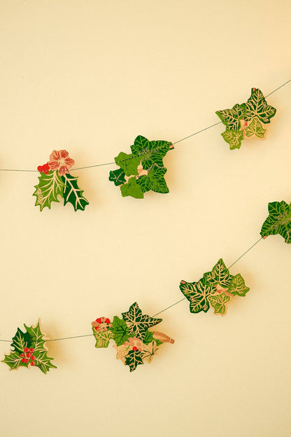 Holly and Ivy Printed Paper Sewn Garland