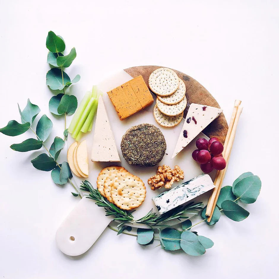 Garlic + Chive Vegan Cheese - Kinda Co.