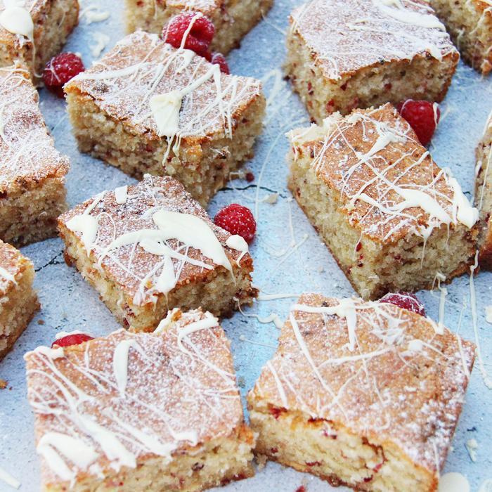 Irresistible White Chocolate & Raspberry Tray Bake Cake Mix